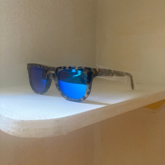 KREWE Lyons Blonde Tortoise Sunglasses - Rare Blue Lenses - Picture 3 of 8